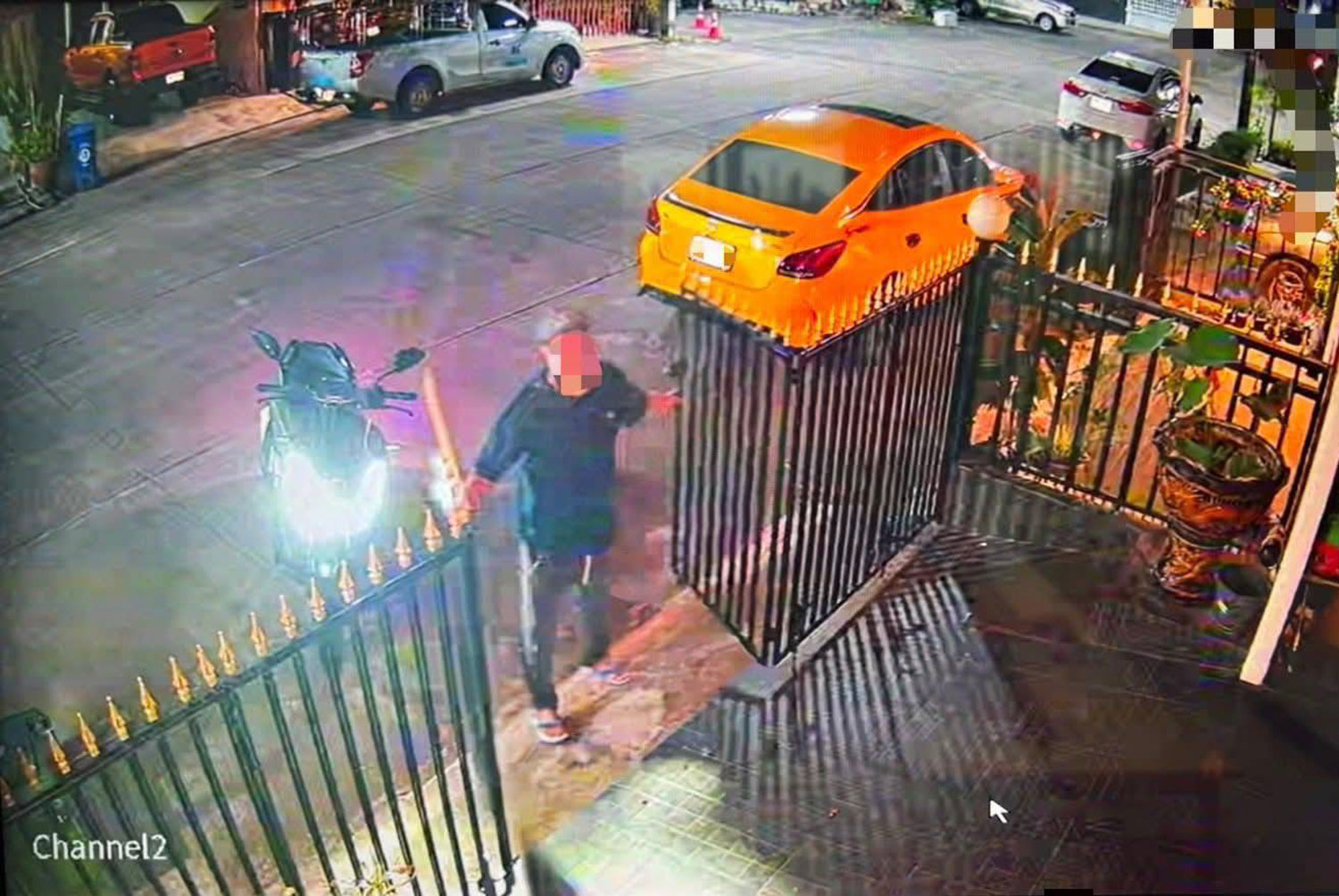 Bangkok Post - Phuket thief poses as delivery rider in B1.3m safe theft