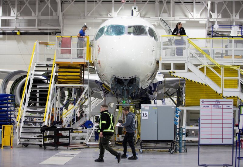 Bangkok Post - AirAsia signs $19bn deal for 150 Airbus A220 jets