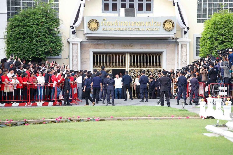 Thaksin Shinawatra, in white, walks out of Klongprem Central Prison in Bangkok on Monday morning. (Photos: Pattarapong Chatpattarasill)