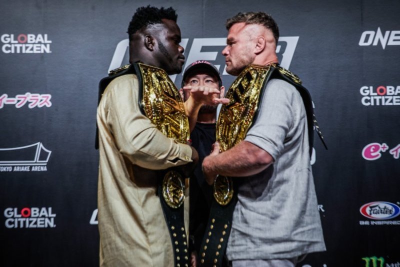 Reug Reug and Anatoly Malykhin face off ahead of a scheduled rematch in Tokyo - which was cancelled
