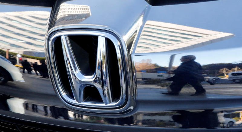 People are reflected on a Honda Motor car outside the company's headquarters in Tokyo, Japan, on Feb 2, 2017. (File photo: Reuters)