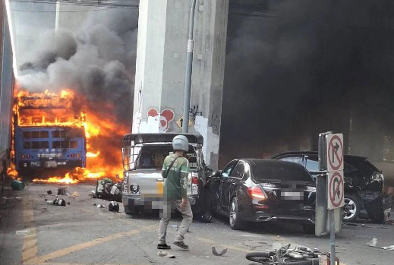 At least 8 dead in Bangkok bus-train collision