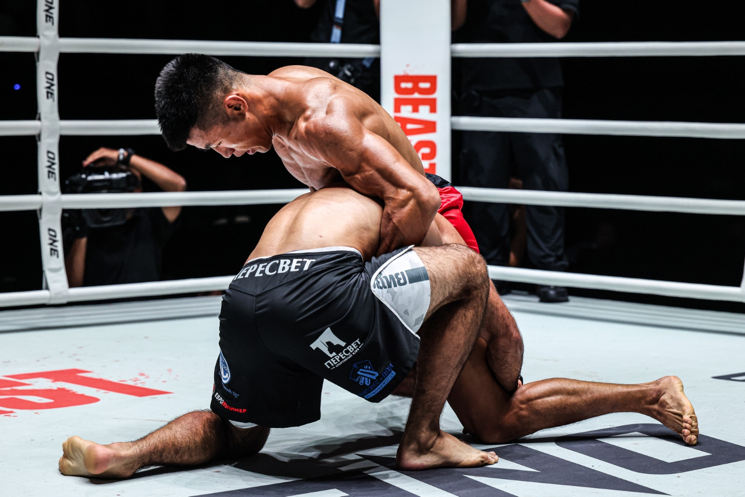 Tang Kai stuffs a takedown attempt from Shamil Gasanov in their ONE Fight Night 43 main event