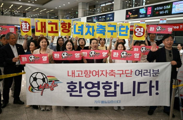 North Korean women footballers arrive in South Korea