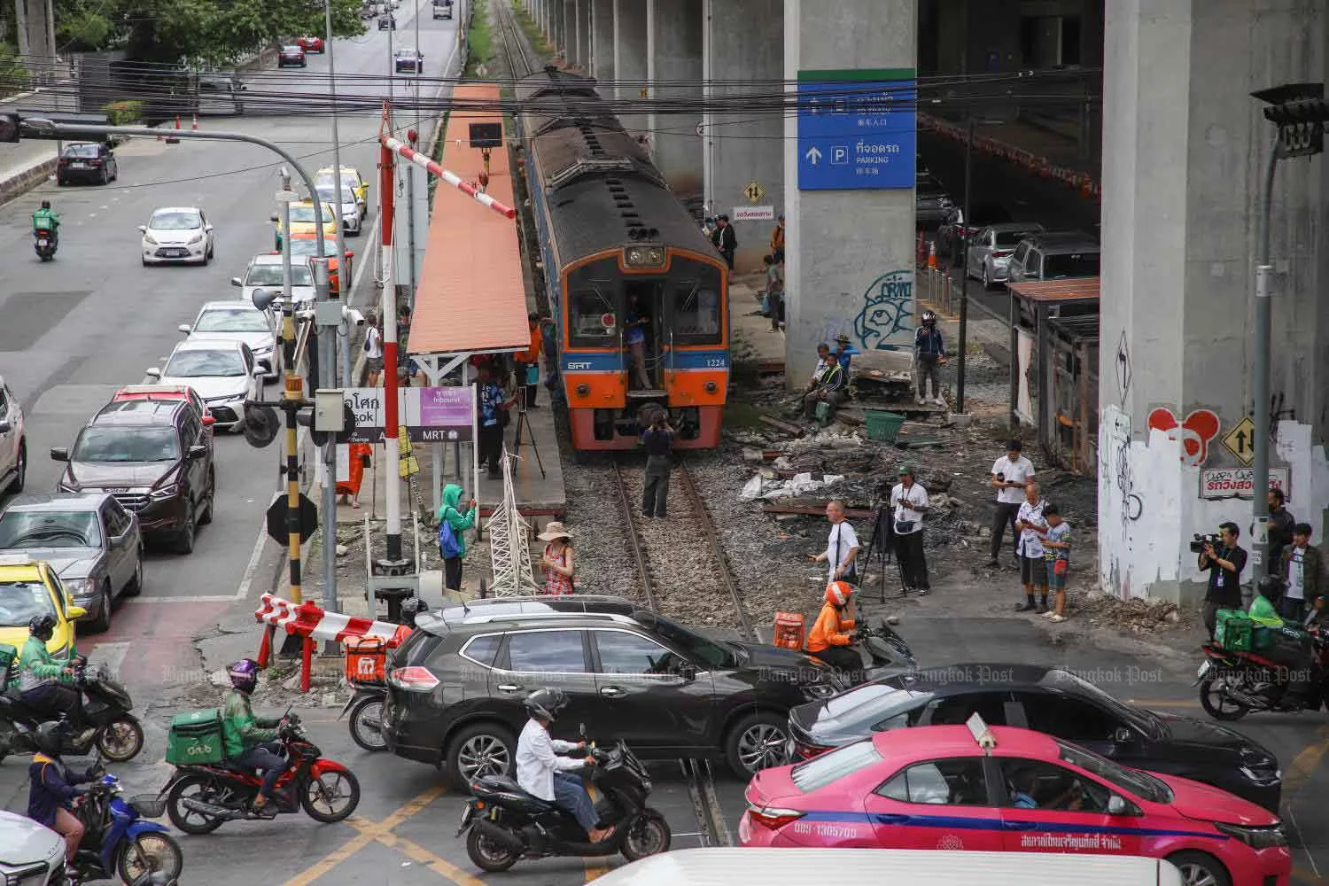 PM pledges level crossing fix