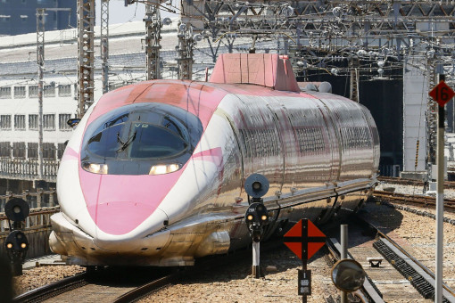 Hello Kitty shinkansen makes final run after 8 years of operation