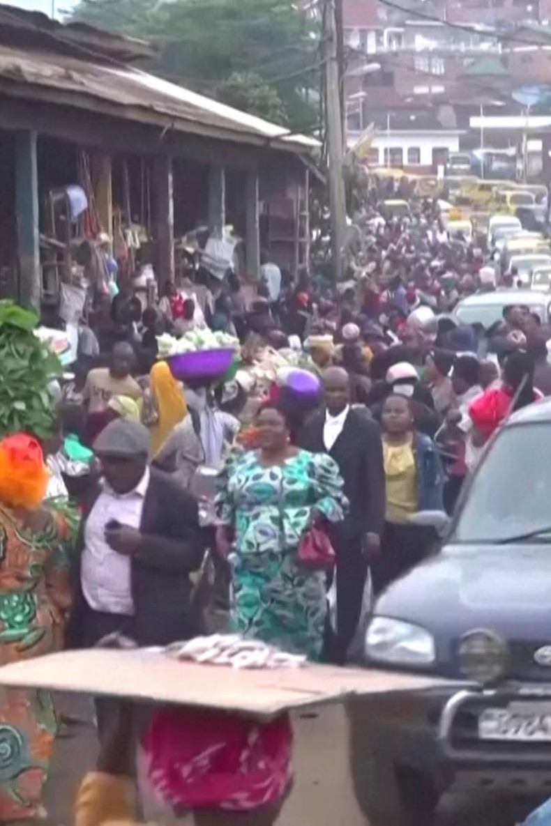 Rwanda closes key border crossings with Congo over Ebola fears