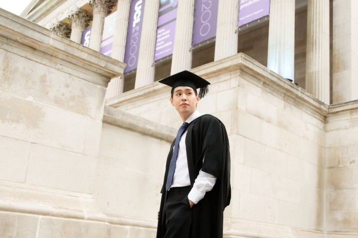 Thai star Billkin graduates with UK master’s degree