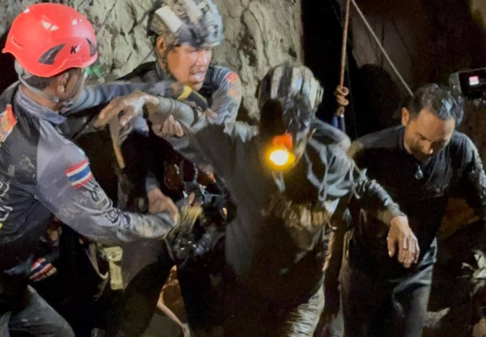 Rescuers free one of seven trapped in Laos cave