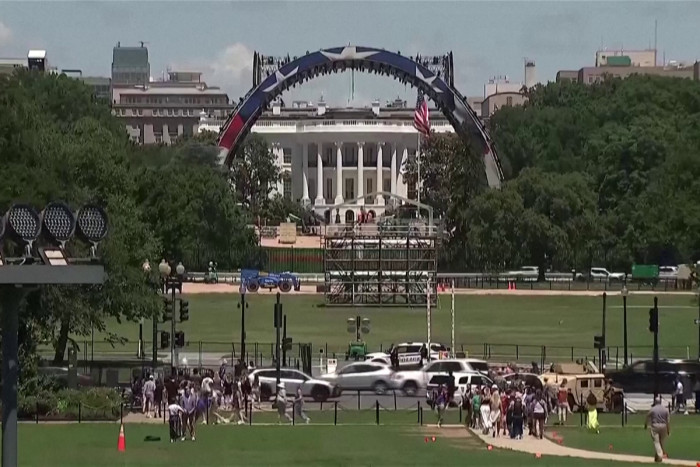 Tourists divided on UFC arena at White House for USA 250