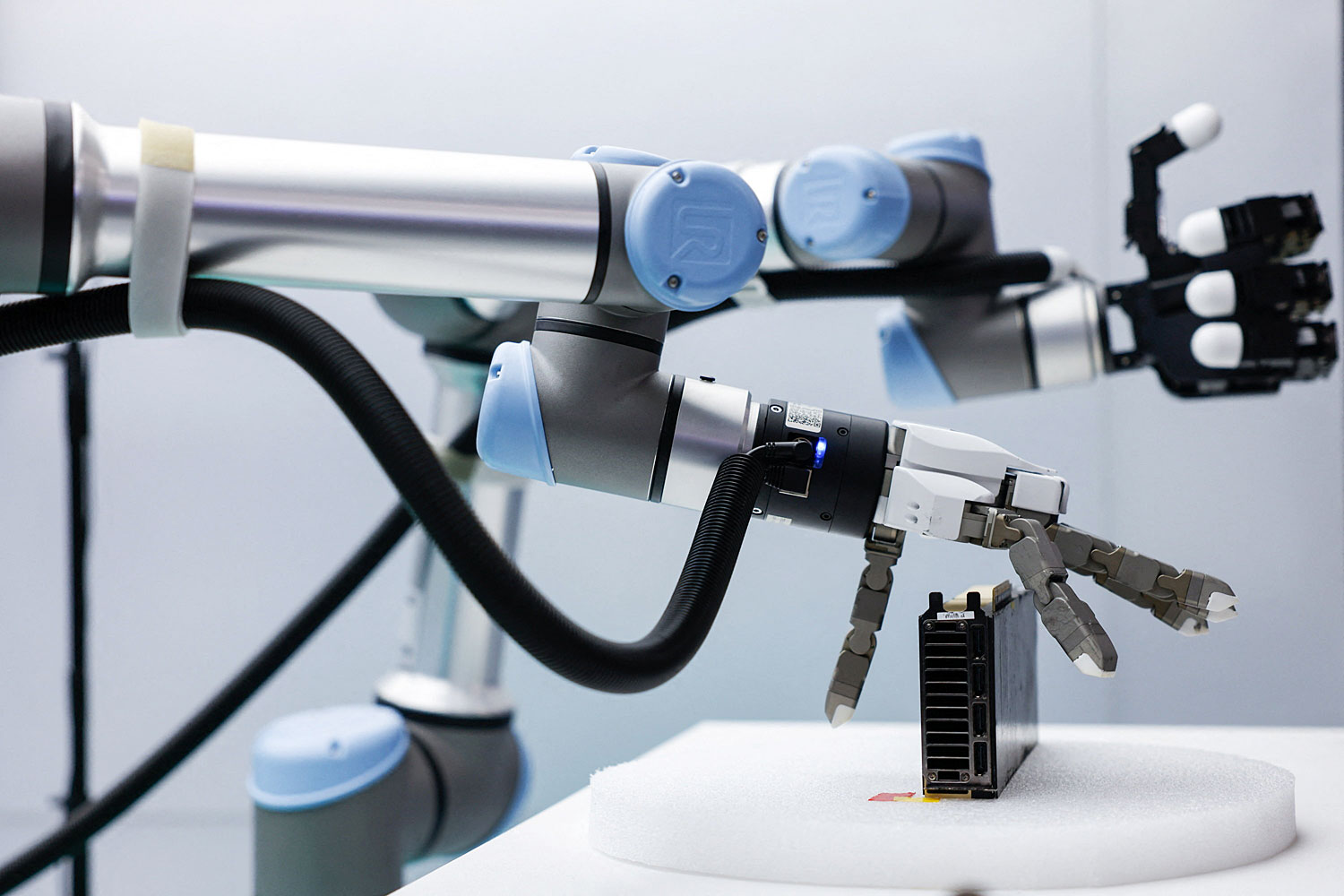 A robot arm powered by a Gigabyte server delivers tasks during the annual Computex trade show in Taipei, Taiwan, June 3, 2026. (Photo: Reuters)
