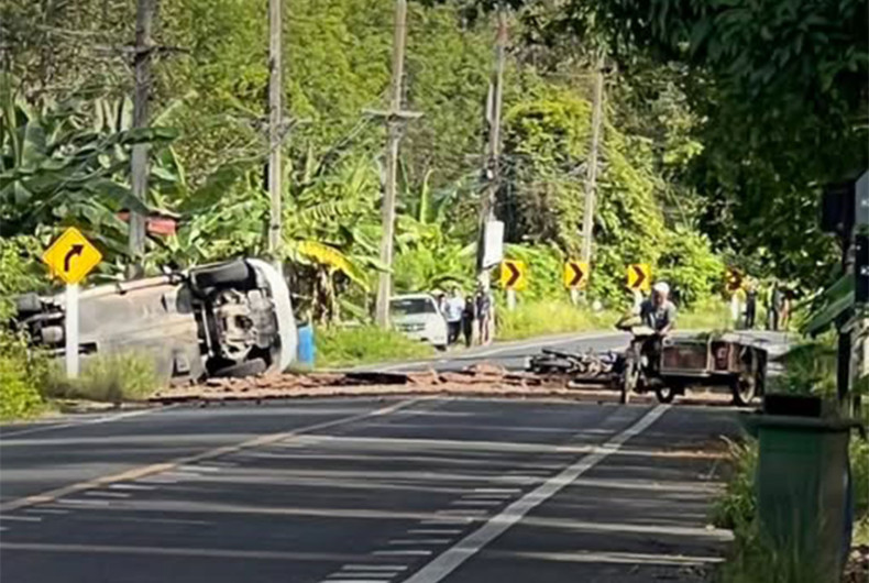 Bomb blast near Yala school injures police, one civilian