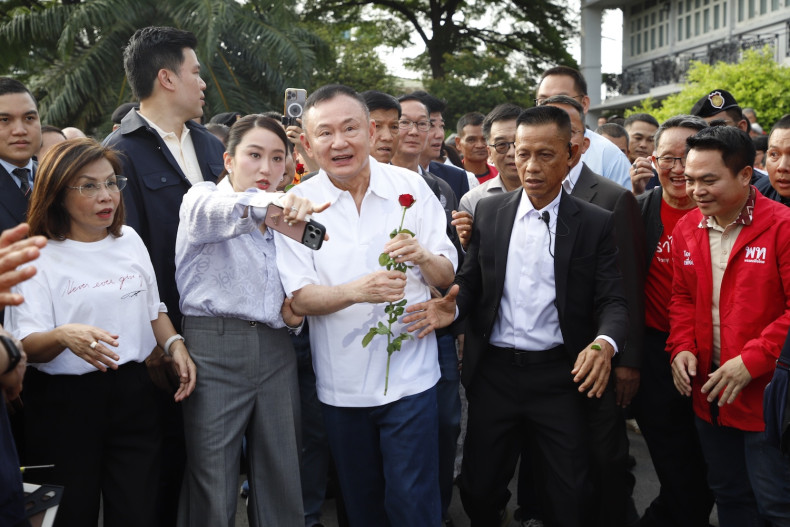 Thaksin has monitoring device removed