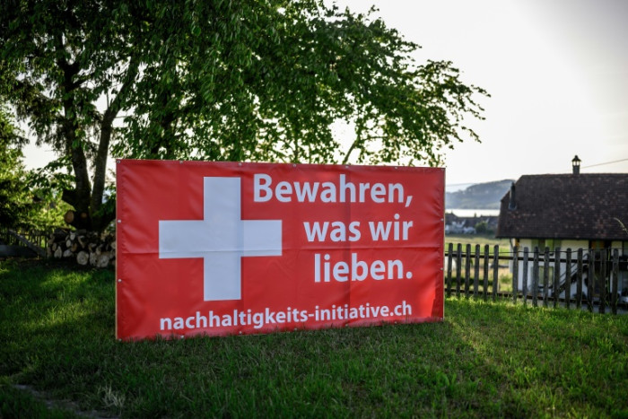 Business, unions oppose Swiss immigration cap push