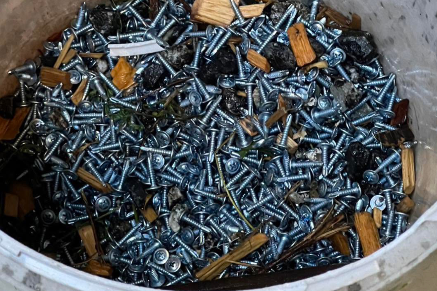 Some of the fallen screws collected by highway officials from the motorway on Friday. (Photo: Department of Highway) 
