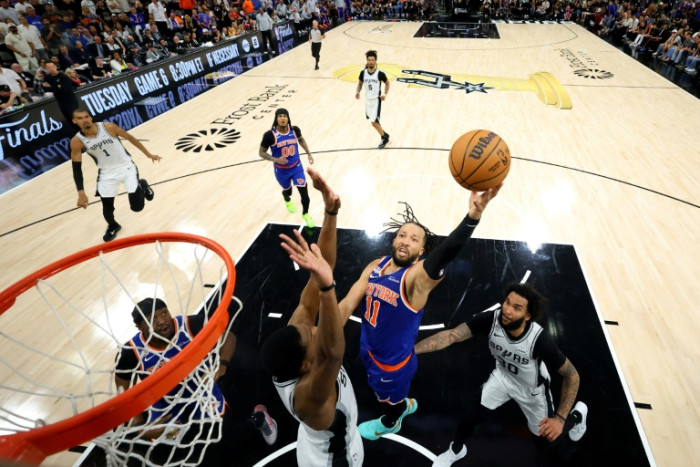 Bangkok Post - Knicks beat Spurs to claim first NBA title in 53 years