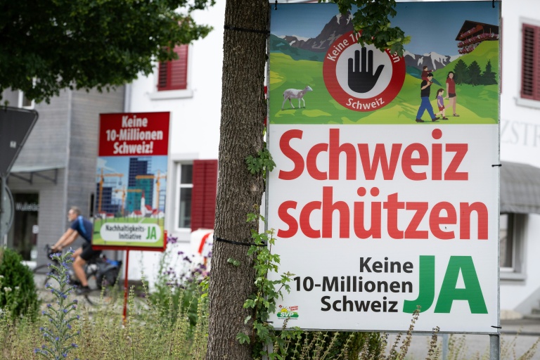 The initiative put forward by the SVP is aimed at preventing Switzerland's population from going above 10 million before 2050