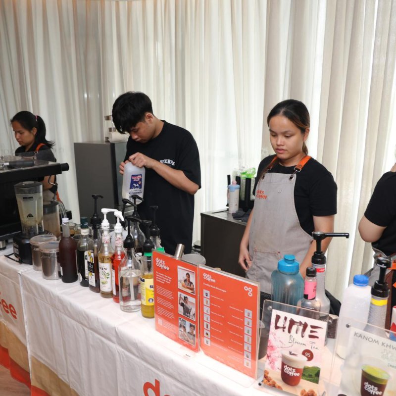 Visually impaired staff of Dots Coffee. (Photos courtesy of Save the Children Thailand)