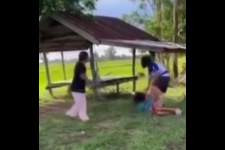 Three girls filmed assaulting classmate in Buri Ram