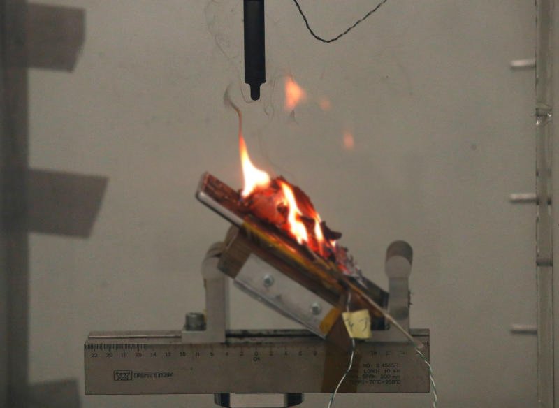 A smartphone battery catches fire after it exploded during a test at a battery laboratory in Singapore on Oct 5, 2016. (File photo: Reuters)