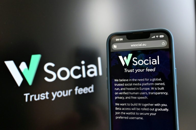 The social network W will become available initially by invitation in the coming days. (Photo: AFP)