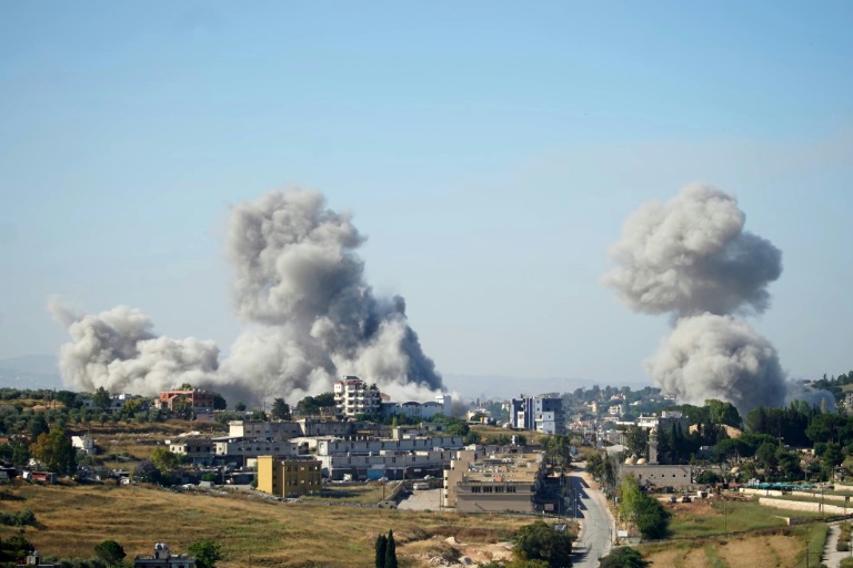 Smoke rises over the Lebanese city of Nabatieh after Israeli strikes carried out on Saturday despite the announcement of a renewed ceasefire. (Photo: AFP)