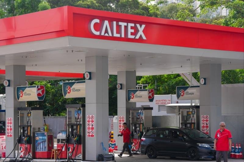 A Hong Kong petrol station operated by Caltex. Thailand’s Bangchak will retain the brand after buying Chevron’s local business in a HK$2.1 billion (9 billion baht) deal as part of its regional expansion strategy. (Photo: South China Morning Post)