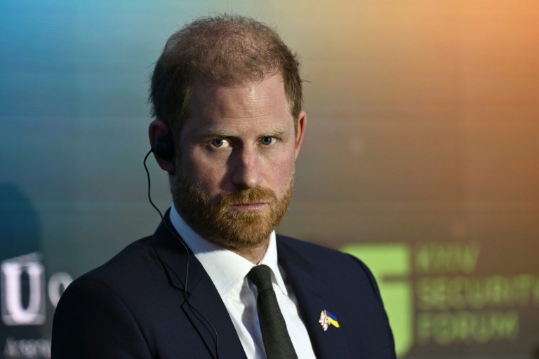 Prince Harry set to arrive in UK amid security spat