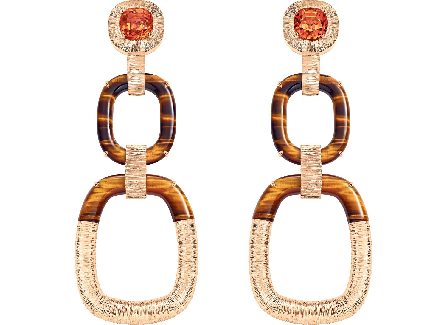 Matching earrings with links in engraved rose gold and tiger’s eye.