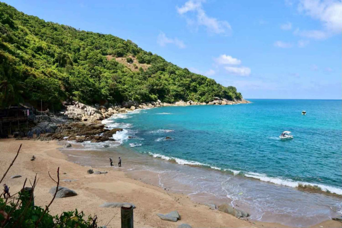 Phá dỡ 50 công trình trái phép tại bãi biển Nui trên đảo Phuket sau phán quyết của tòa án