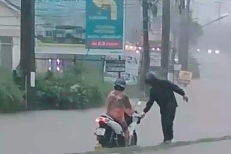 Phuket Installs 10 Pumps as Floodwaters Hit Roads and Storm Warning Covers Thai Regions
