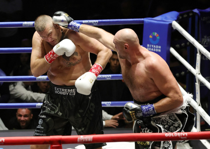 Tyson Fury thắng áp đảo trong trận đấu chuẩn bị tại Pattaya