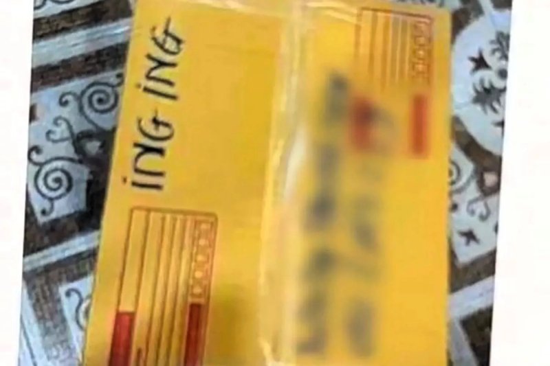 The box that allegedly contained crystal methamphetamine, carried by a Thai "carry-for-hire" courier arrested on arrival at Japan's Fukuoka Airport. Her family says she was unaware there were drugs hidden inside coffee sachets in the package. (TV screenshot)
