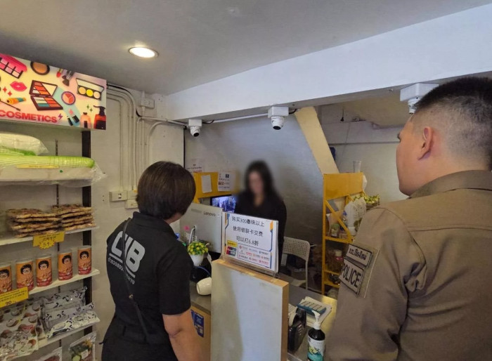 Chinese shop owner skims 1,200 credit cards, steals B30m