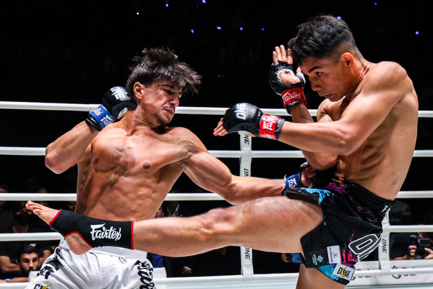 Ramadan Ondash lands a body shot on Johan Ghazali during their flyweight Muay Thai contest at Lumpinee Stadium