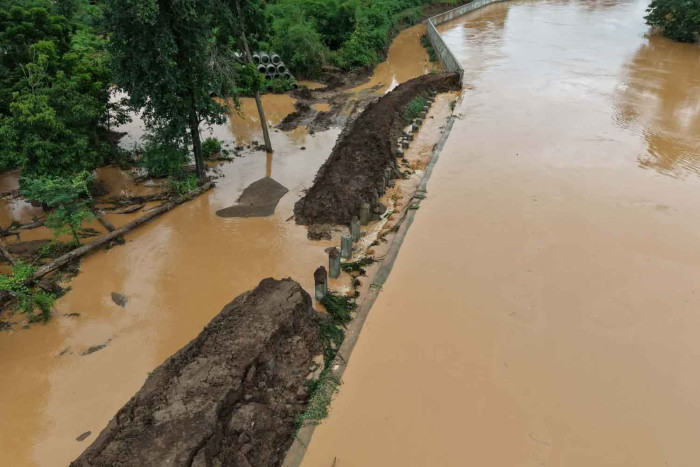 Embankment bursts, floods homes in Phetchabun - Bangkok Post