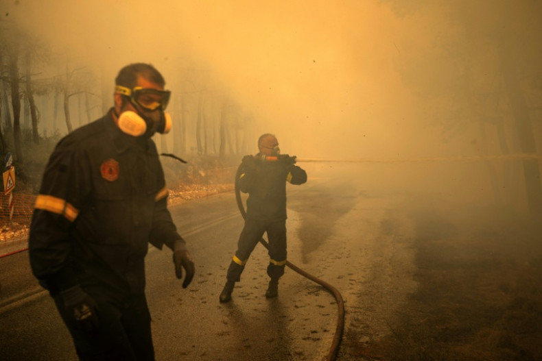 Fire toll mounts in Greece as blazes spread