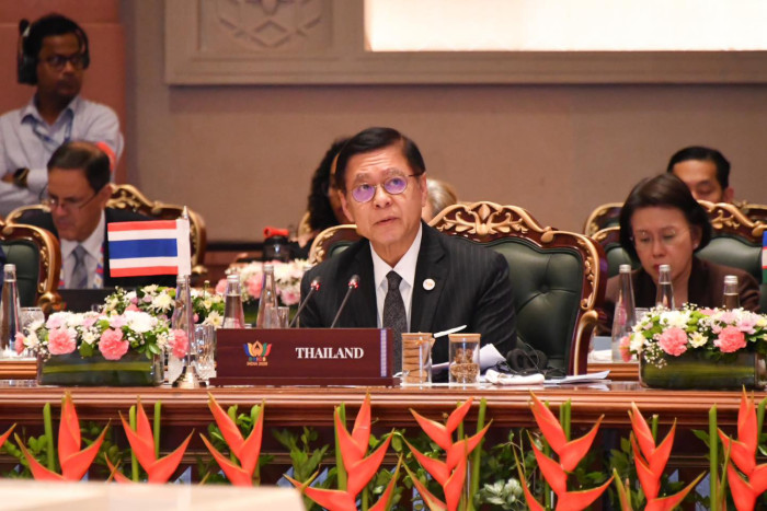Suu Kyi meeting draws praise