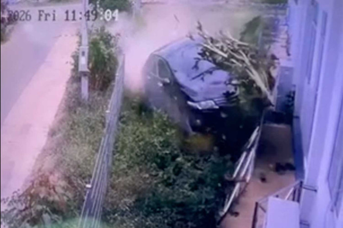 Driver injures 20 kids