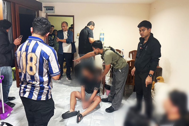 Chinese national Guangchang Sae-sue, 29, is arrested on charges of criminal association. (Photos: ACSC)