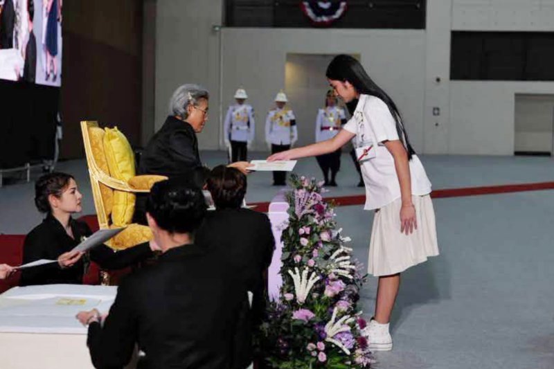 AGT 2026 breakout star Nene Royal receives a royal certificate recognising her as an “Outstandingly Filial Child” from Her Royal Highness Princess Maha Chakri Sirindhorn during National Mother's Day celebrations at Impact Muang Thong Thani on Wednesday. (Photo supplied via Achadthaya Chuenniran)