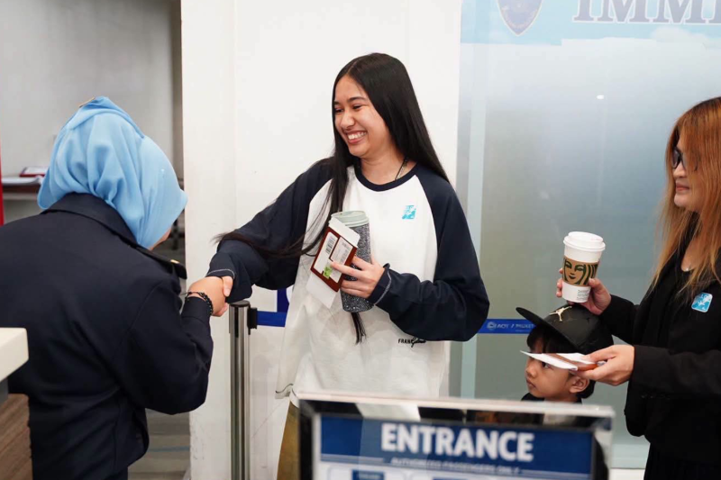 An immigration official greets Nene Royal at Phuket International Airport on Wednesday as she was leaving for the United States to perform in the pivotal Live Shows of America's Got Talent 2026 on Aug 25. (Photo: supplied Achadthaya Chuenniran)
