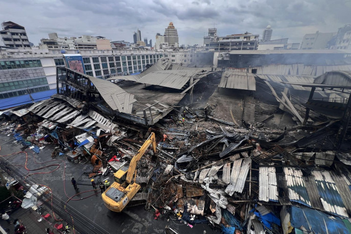 Fierce fire ravages Bangkok’s Klongthom Center