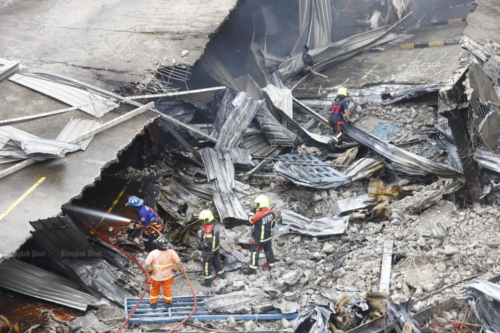 Fierce fire ravages Bangkok’s Klongthom Center