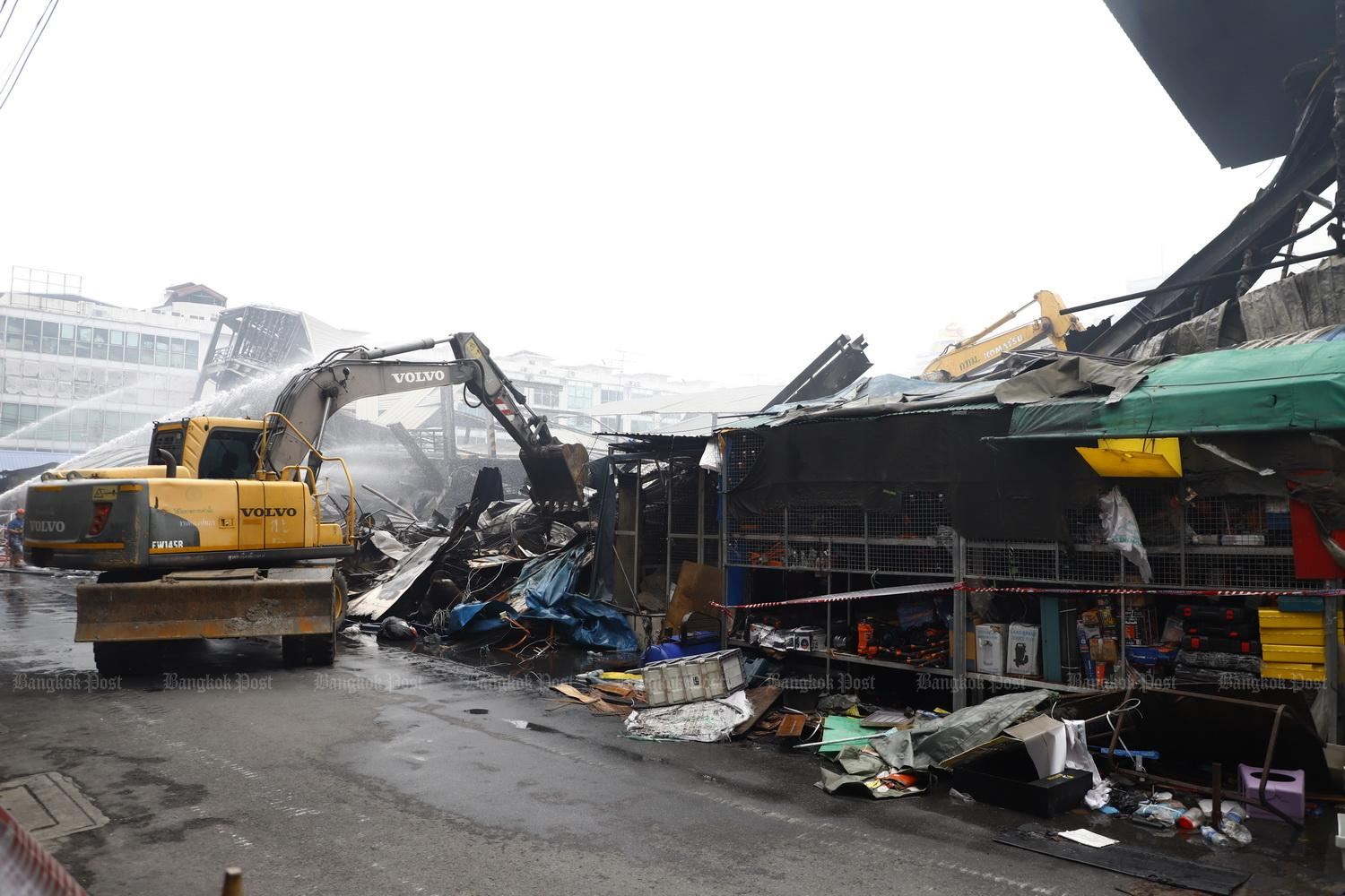 Fierce fire ravages Bangkok’s Klongthom Center