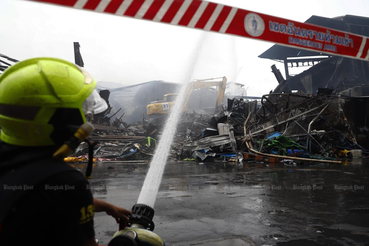 Fierce fire ravages Bangkok’s Klongthom Center