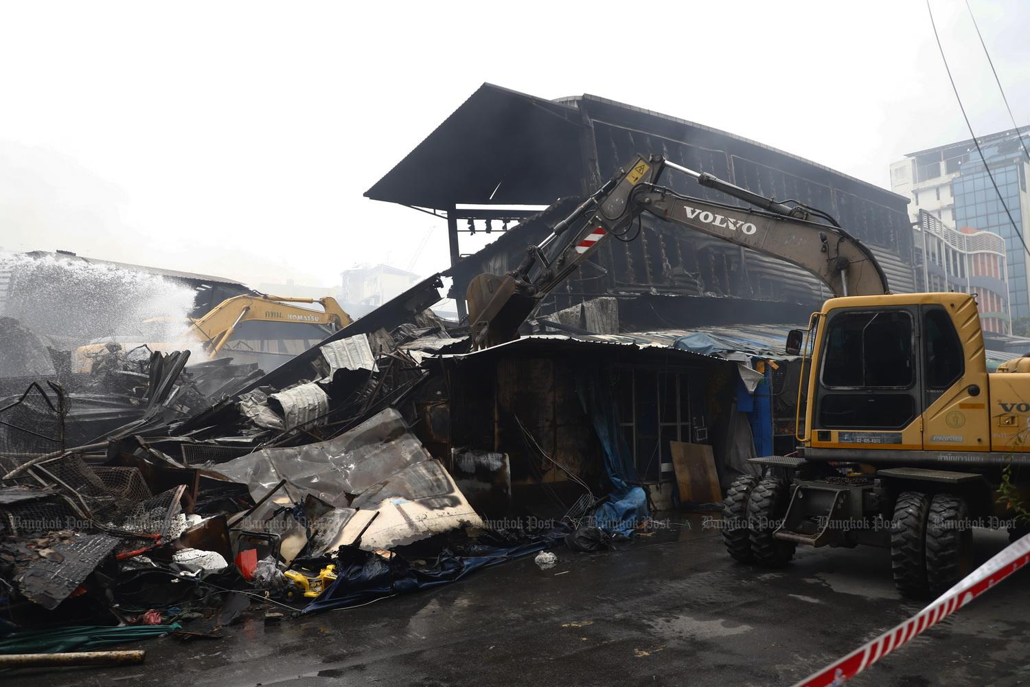 Fierce fire ravages Bangkok’s Klongthom Center