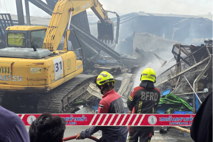Work at Klongthom Center fire scene continues