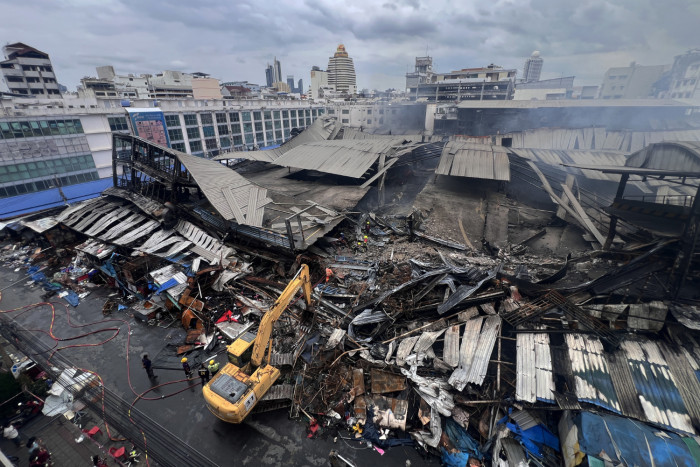 Fire-hit Klongthom Center can’t be saved, says Chadchart