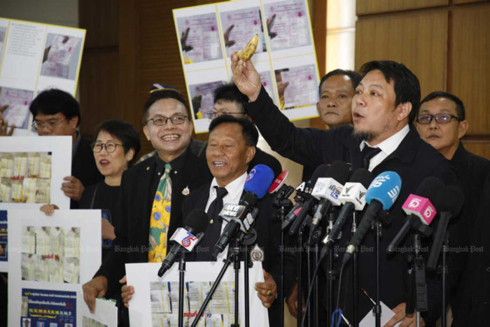 Pressure rises on EC over probe